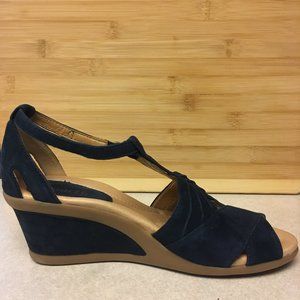 Women's Earth T-Strap Velcro Navy Blue Curvet vintage style Wedges size 8.5 B
